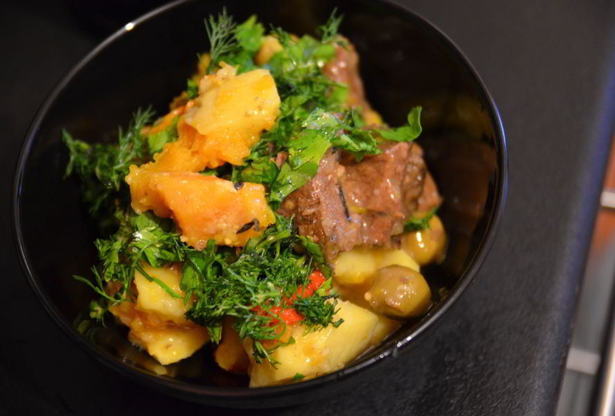 Рагу из говядины с тыквой и оливками