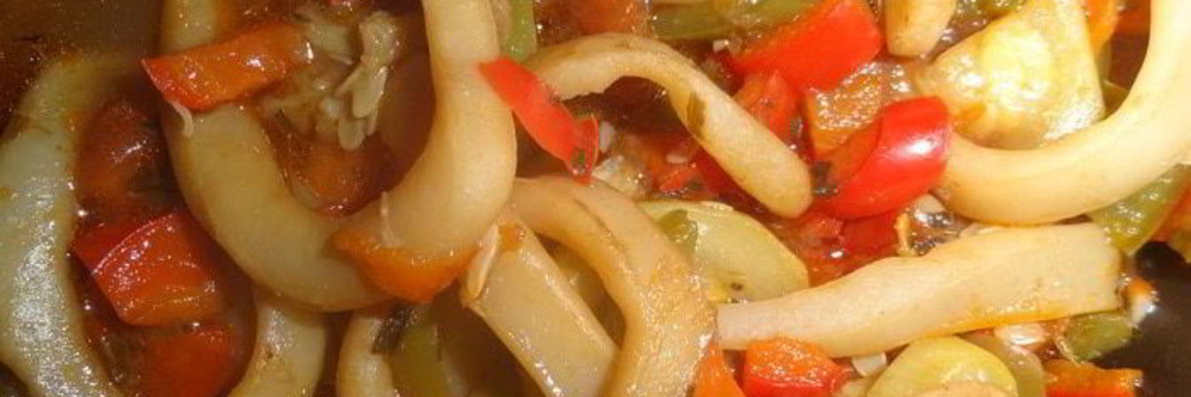 Рагу из красного перца с кальмаром