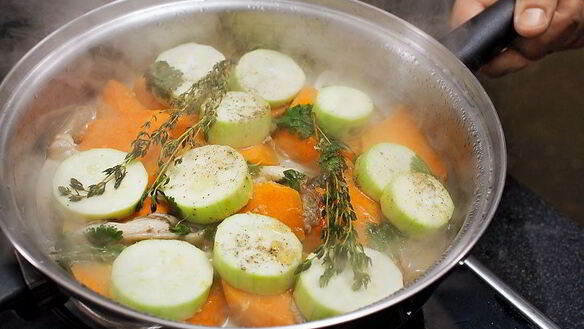 ШАГ 3. рагу из тыквы с вешенками и соусом лечо