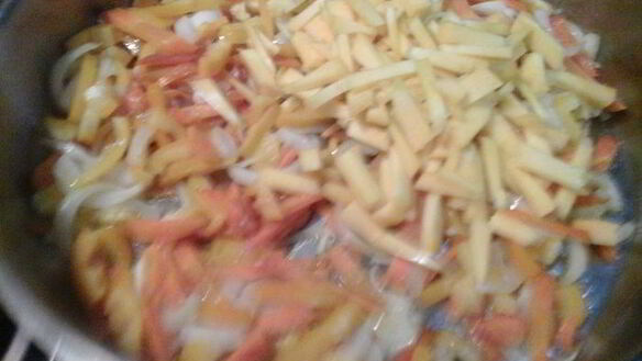 ШАГ 3. солнечное рагу с курицей, тыквой и сливами