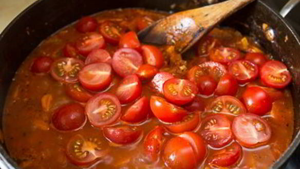 ШАГ 11. томатное рагу из морепродуктов