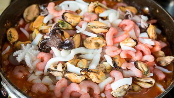 ШАГ 13. томатное рагу из морепродуктов