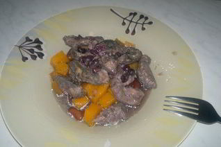 Утиная грудка в горшке, рагу из фасоли и сладкой тыквы