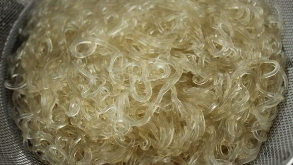 ШАГ 4. рисовая лапша с брокколи и морепродуктами