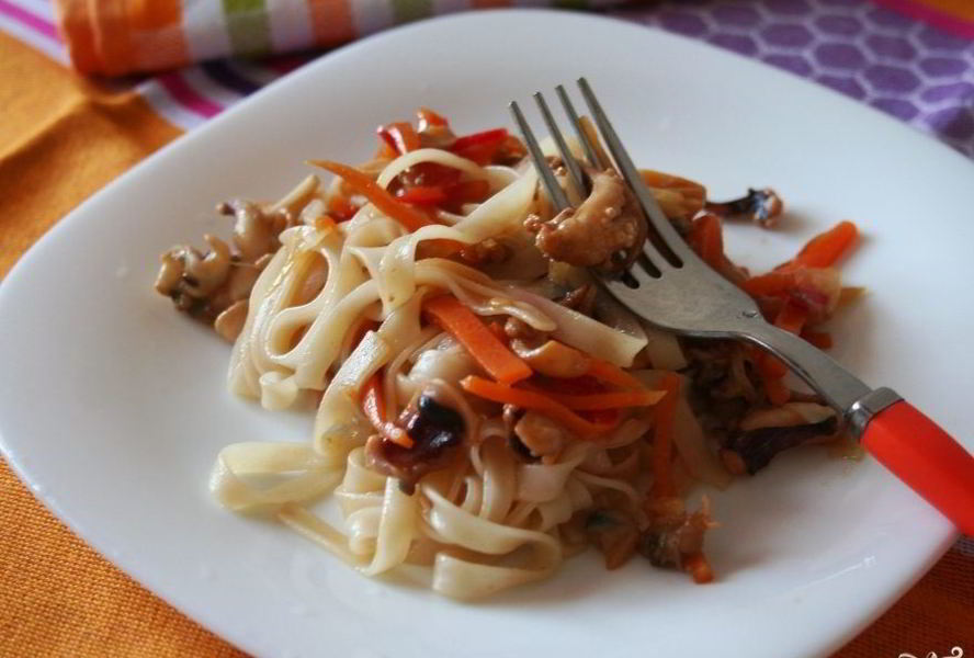 Рисовая лапша с морепродуктами