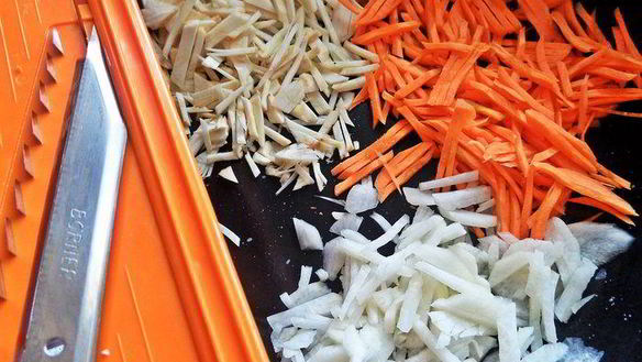 ШАГ 2. рисовая лапша с овощами и крабом