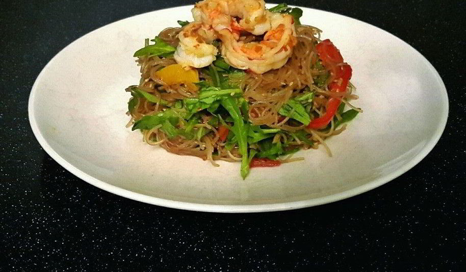 Рецепт рисовая лапша с рукколой и креветками