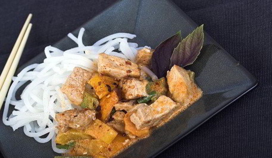 Рецепт рисовая лапша со свининой и карри