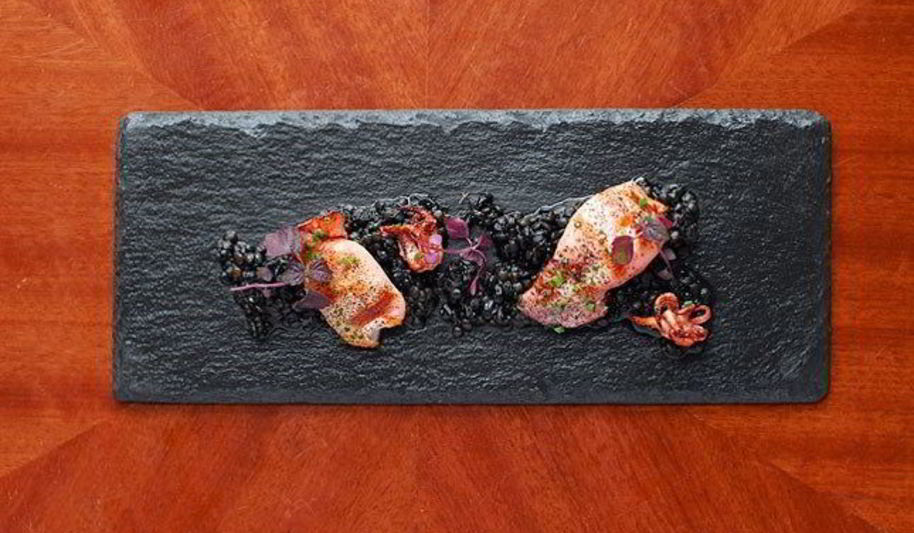 Рецепт кальмары с чечевичным ризотто и пудрой из лука-порея