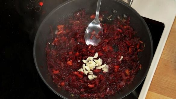 ШАГ 3. котлета кордон блю из индейки на свекольном ризотто