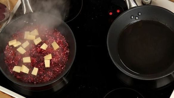 ШАГ 5. котлета кордон блю из индейки на свекольном ризотто