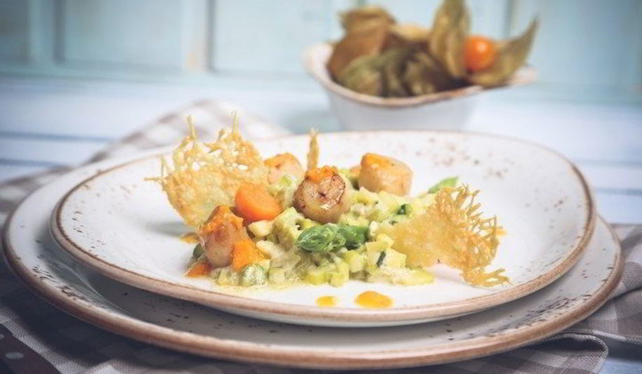 Рецепт морской гребешок с овощным ризотто и пармезаном