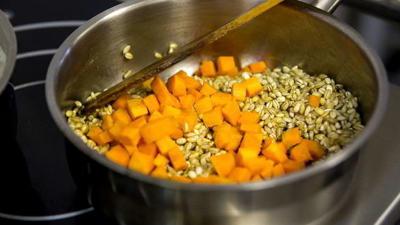 ШАГ 3. ризотто из перловки с овощами