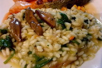 Ризотто с белыми грибами и шпинатом