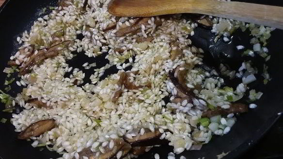 ШАГ 3. ризотто с белыми грибами и шпинатом