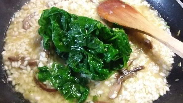 ШАГ 6. ризотто с белыми грибами и шпинатом