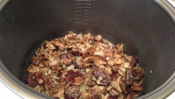 ШАГ 2. ризотто с грибами в мультиварке