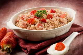Сладкое ризотто с клубникой