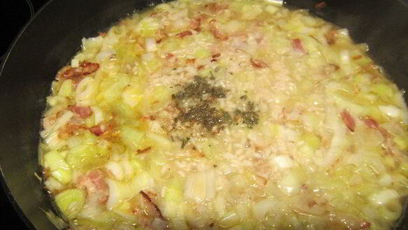 ШАГ 4. запеченное в духовке ризотто с луком-пореем и панчеттой