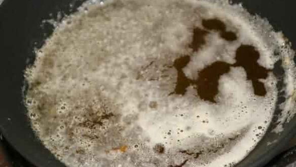 ШАГ 5. бледная рыба с польским соусом