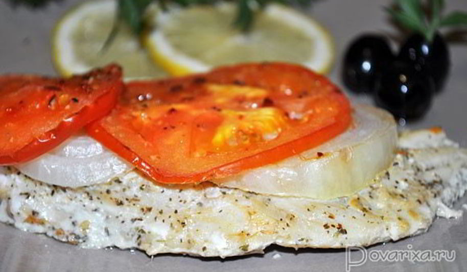 Рецепт дори, запеченный с помидорами и луком