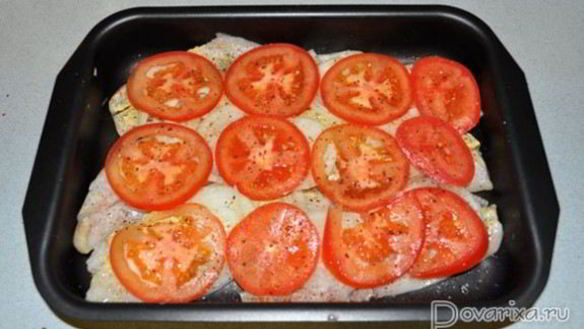 ШАГ 4. дори, запеченный с помидорами и луком