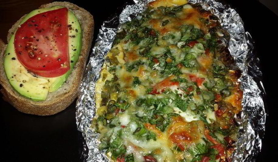 Рецепт филе лаврака, запеченное с зеленью и сыром