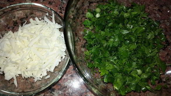 ШАГ 2. филе лаврака, запеченное с зеленью и сыром