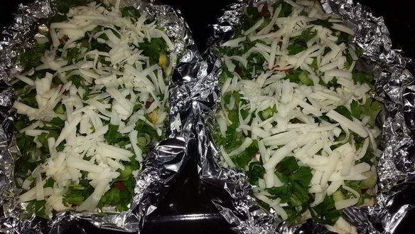 ШАГ 3. филе лаврака, запеченное с зеленью и сыром