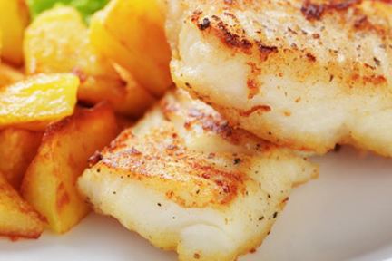 Филе жареной трески с картофелем