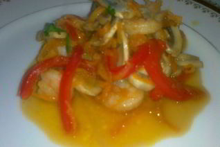 Имбирные креветки с грибами