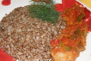 Карп, тушенный с овощами