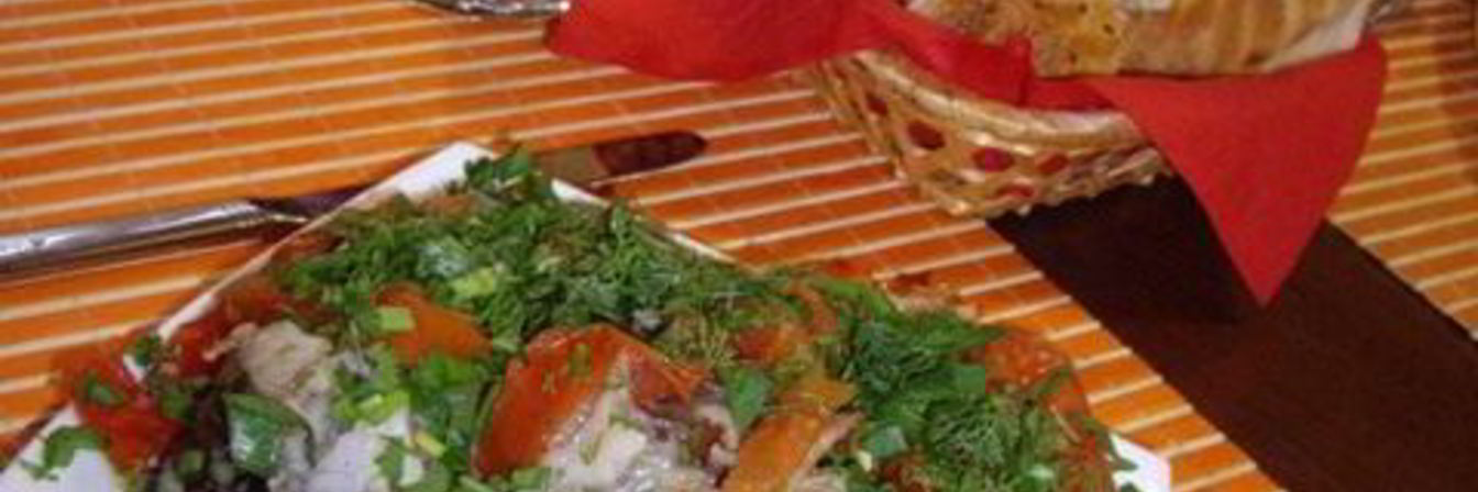 Карп тушенный с помидорами