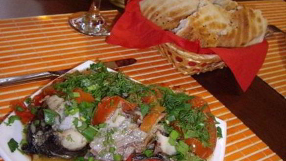 ШАГ 2. карп тушенный с помидорами