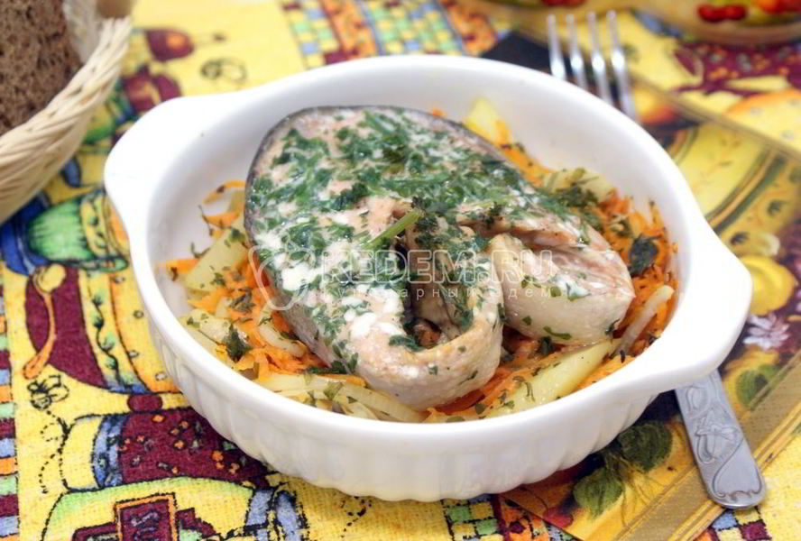 Кета с овощами в духовке