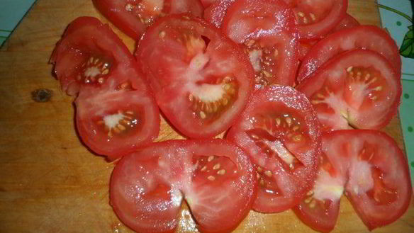 ШАГ 3. хек, запеченный с морковью и помидорами