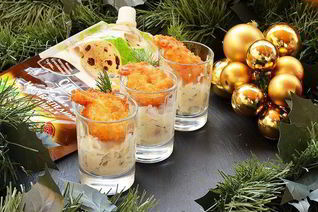 Хрустящие креветки с сырным соусом