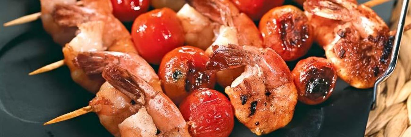 Креветки на шпажках с соусом терияки