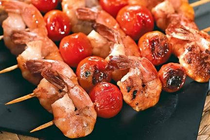 Креветки на шпажках с соусом терияки