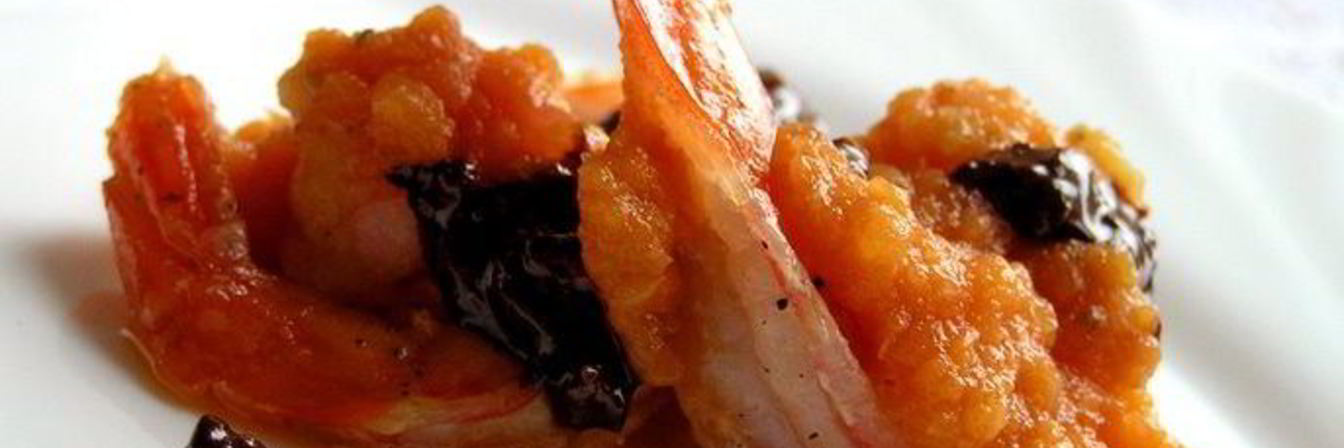 Креветки под шоколадным соусом