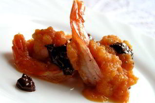 Креветки под шоколадным соусом