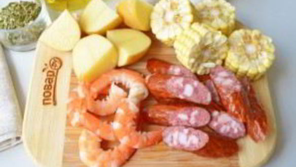 ШАГ 2. креветки с картофелем и кукурузой в фольге