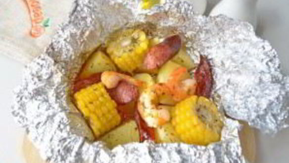 ШАГ 6. креветки с картофелем и кукурузой в фольге