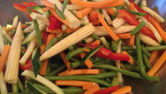 ШАГ 6. креветки с овощами