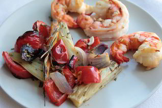 Креветки с запеченными овощами