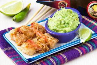 Креветки в панировке с соусом гуакамоле