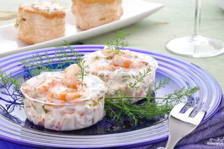 Креветки в сырно-чесночном соусе