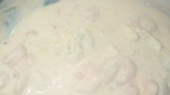 ШАГ 3. креветки в сырно-чесночном соусе