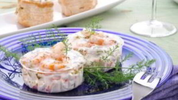 ШАГ 4. креветки в сырно-чесночном соусе