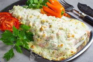 Лосось, запеченный с креветками